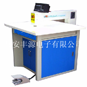 長(zhǎng)臂板厚非接觸式測(cè)量?jī)x